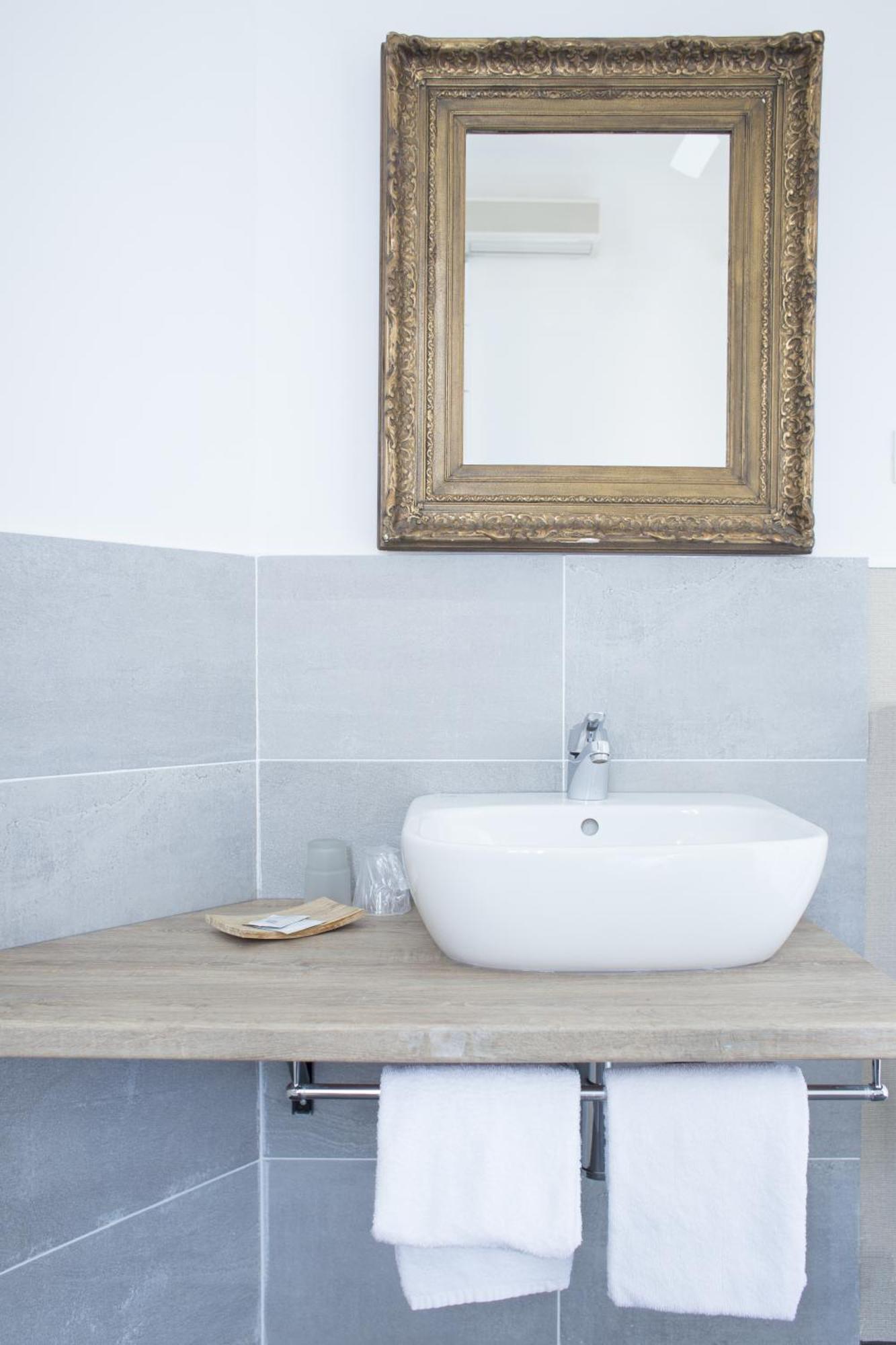 Single Room with Shared Bathroom,1209577801:JPEG